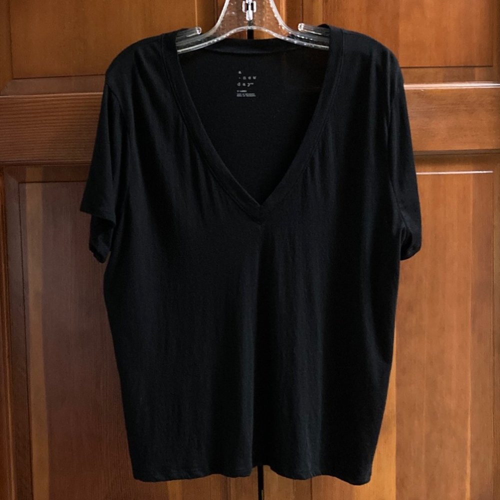 Black V Neck Short Sleeve T Shirt - Size XL - NWOT - deep V